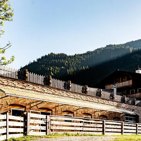 Peakini Farmhaus *