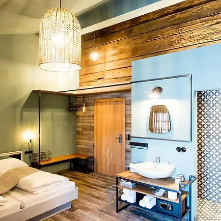 Peakini Farmhaus *